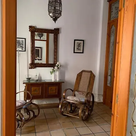 Semesterbostad Ca Corrales: En La Playa, Pero En El Pueblo *