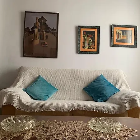 Ca Corrales: En La Playa, Pero En El Pueblo