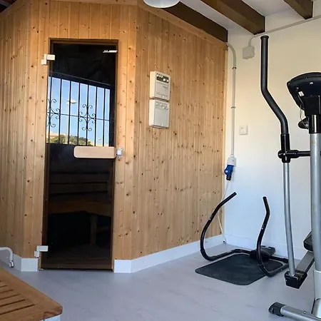 Ca Corrales: En La Playa, Pero En El Pueblo