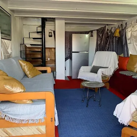 Ca Corrales: En La Playa, Pero En El Pueblo