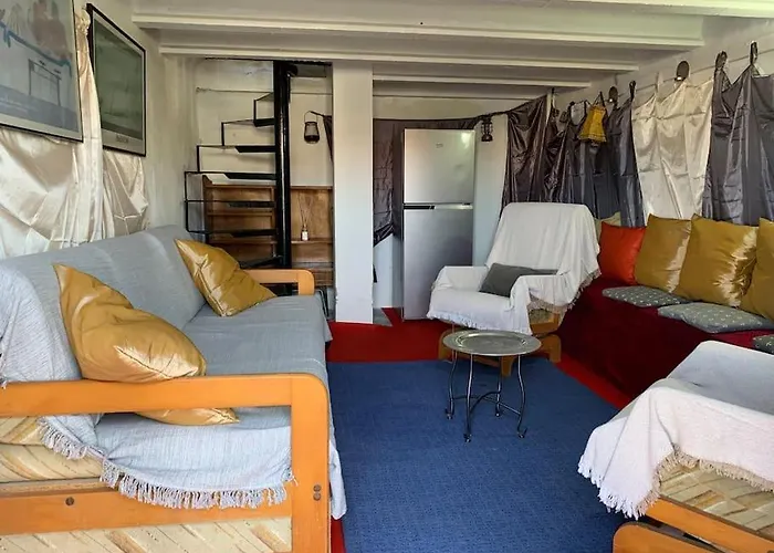 Ca Corrales: En La Playa, Pero En El Pueblo