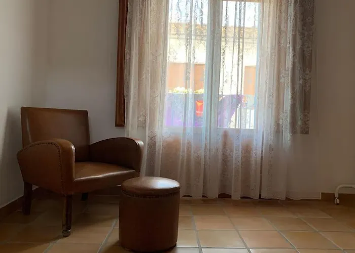 Ca Corrales: En La Playa, Pero En El Pueblo