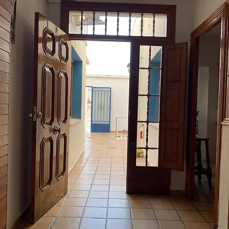 Ca Corrales: En La Playa, Pero En El Pueblo بيت للعطل *