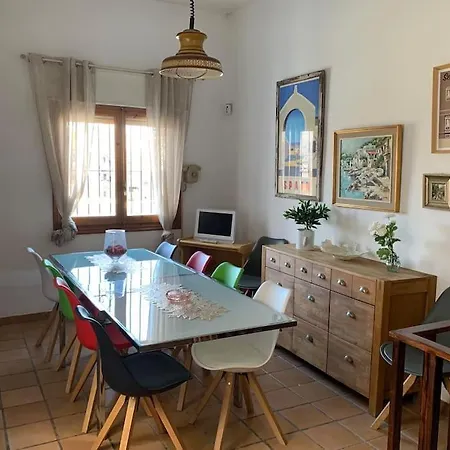 Ca Corrales: En La Playa, Pero En El Pueblo * Calpe