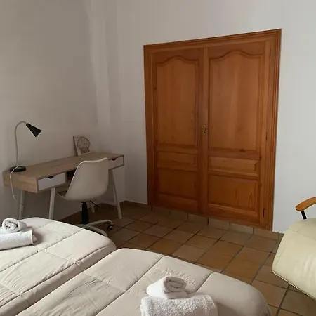 Ca Corrales: En La Playa, Pero En El Pueblo Feriehus *