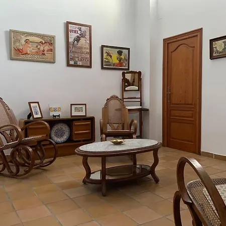 Ca Corrales: En La Playa, Pero En El Pueblo * Κάλπε