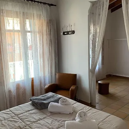 Ca Corrales: En La Playa, Pero En El Pueblo Κάλπε