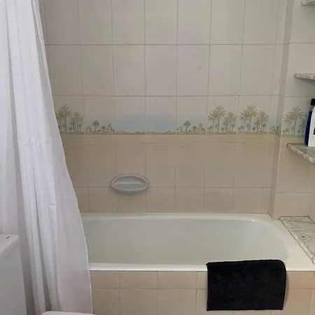 Ca Corrales: En La Playa, Pero En El Pueblo Feriehus *