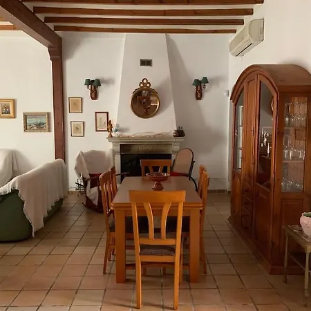 Ca Corrales: En La Playa, Pero En El Pueblo Feriehus Calpe