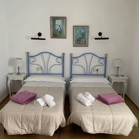 Ca Corrales: En La Playa, Pero En El Pueblo