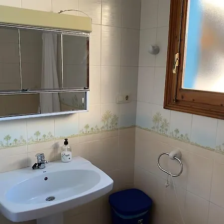 Ca Corrales: En La Playa, Pero En El Pueblo *