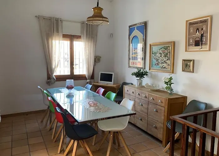 Ca Corrales: En La Playa, Pero En El Pueblo * Calpe