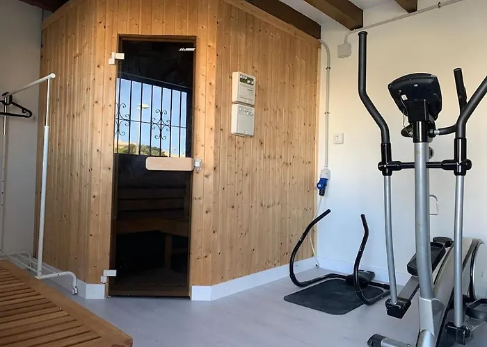 Ca Corrales: En La Playa, Pero En El Pueblo