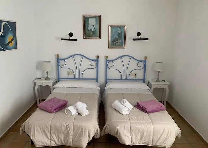 Ca Corrales: En La Playa, Pero En El Pueblo