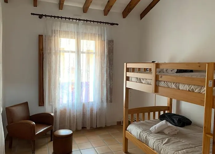 Ca Corrales: En La Playa, Pero En El Pueblo * Calpe