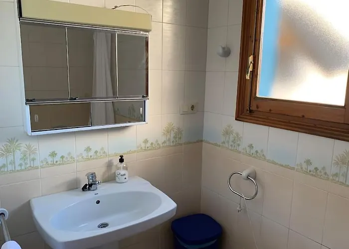 Ca Corrales: En La Playa, Pero En El Pueblo *