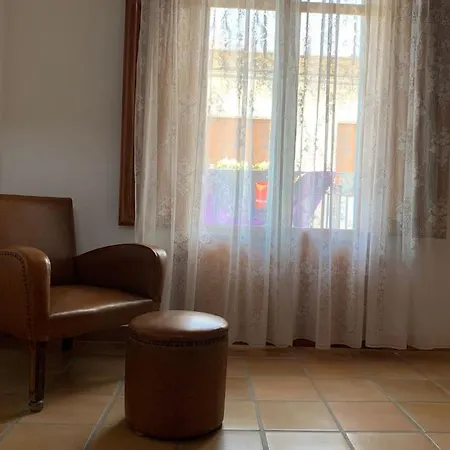 Ca Corrales: En La Playa, Pero En El Pueblo